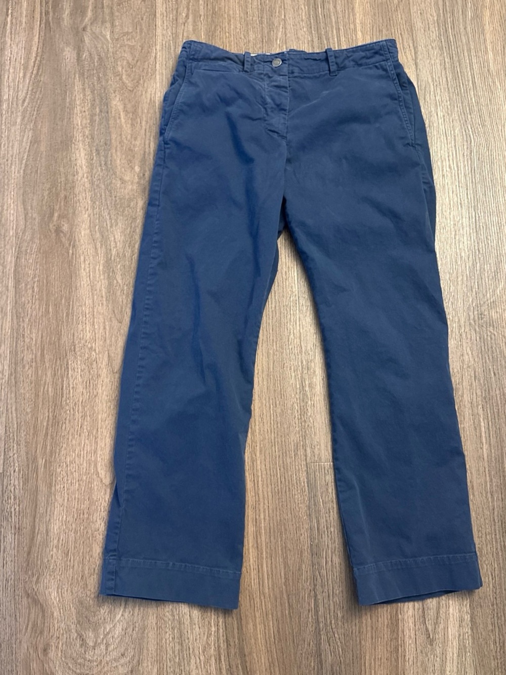 Nili LOTAN New York Navy blue cropped button front chino pants. Size 2.